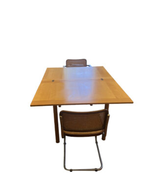 MCM Danish table